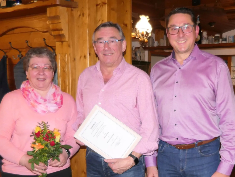 Tischtennisverein ernennt Ehrenvorsitzenden